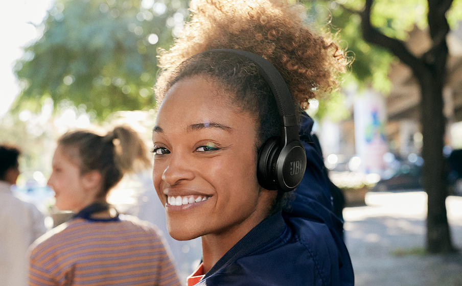 JBL Live 460NC Be om hjelp med stemmen din. - Image