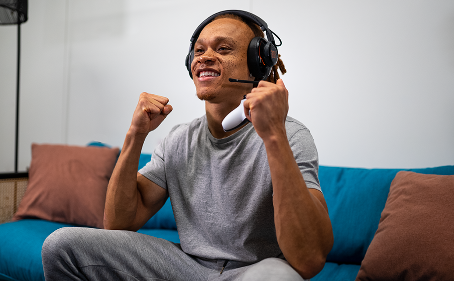JBL Quantum 910 Wireless Få et profesjonelt forsprang med følgesystem-utstyrte JBL QuantumSPHERE 360™ på PC-en din - Image