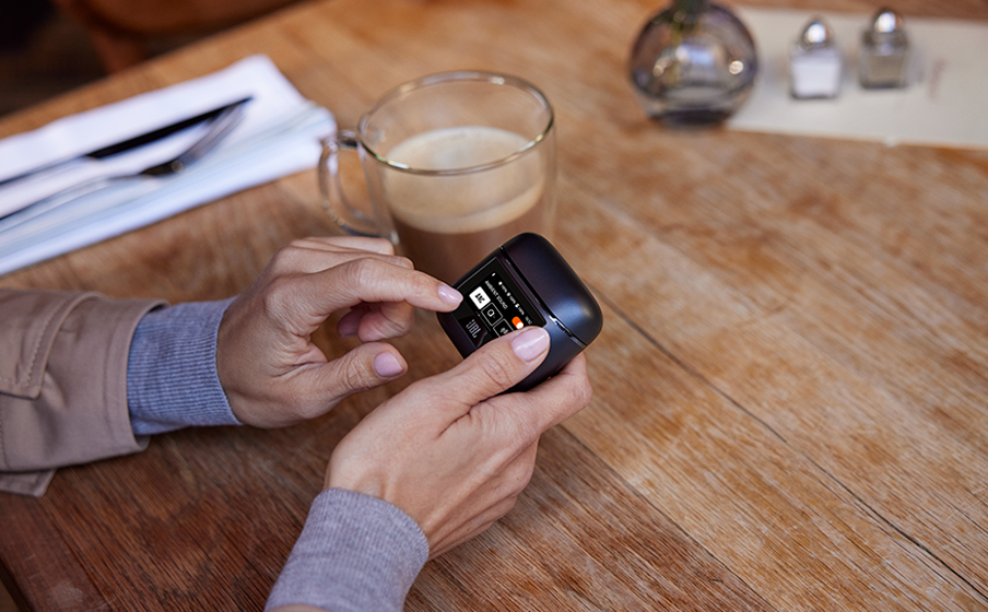 JBL Tour Pro 2 Smart etui for sømløs opplevelse - Image