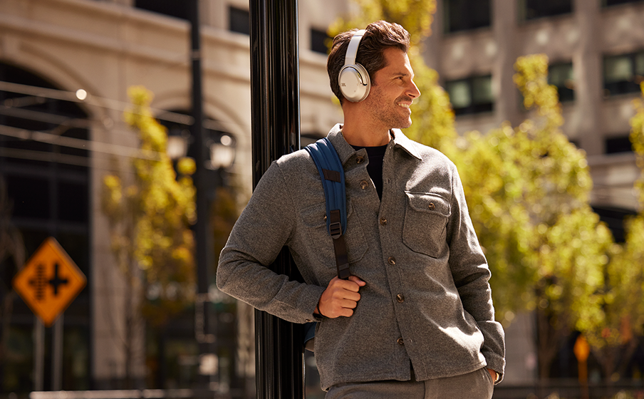 JBL Tour One M2 True Adaptive Noise Cancelling med Smart Ambient - Image