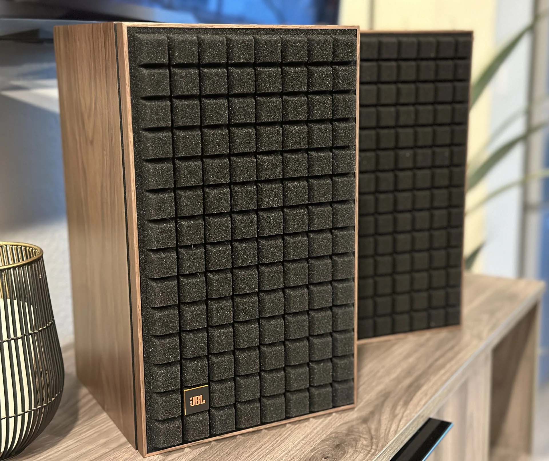 JBL L52 Classic Review - Big Sound in a Small (Retro) Package JBL L52 Classic Review - Big Sound in a Small (Retro) Package